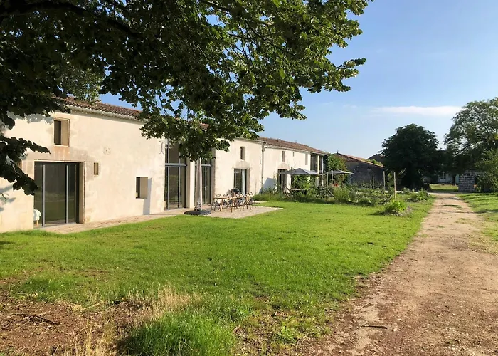 Vakantiehuis Restored Farm Estate Near Atlantic Coast France La-Gripperie-Saint-Symphorien